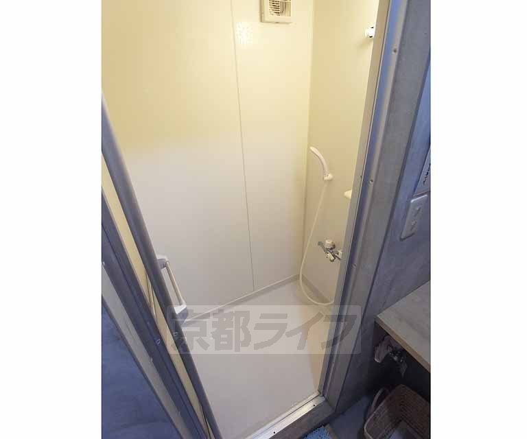 バス・シャワールーム　共同シャワー付き！