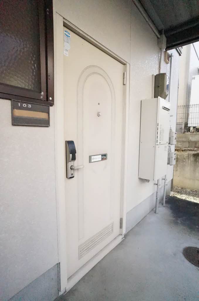 玄関　玄関ドア