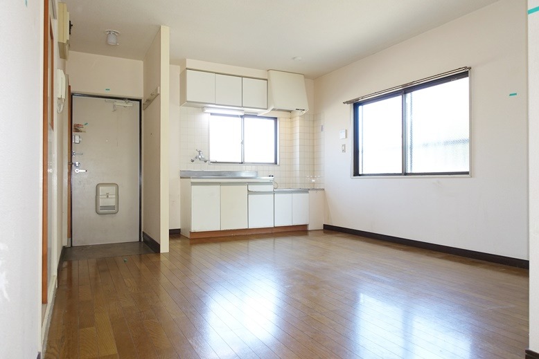 居室・リビング　２面採光の明るいリビング♪