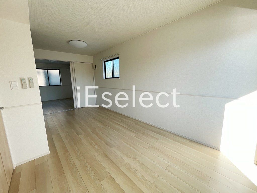 居室・リビング　角部屋・2面採光の明るいお部屋です?