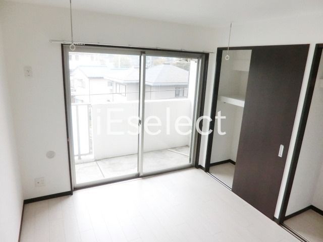 居室・リビング　日当たり良好で明るいお部屋です