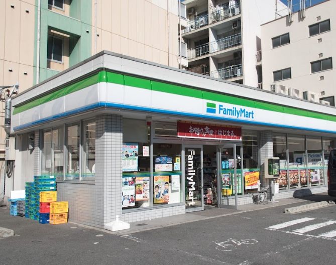 コンビニ　ファミリーマート 浪速塩草店（コンビニ）まで428m
