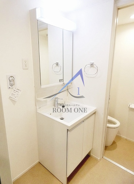 洗面設備　独立洗面台です。