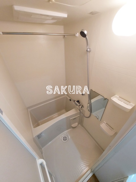 バス・シャワールーム　雨の日でも安心の浴室乾燥機付きです♪