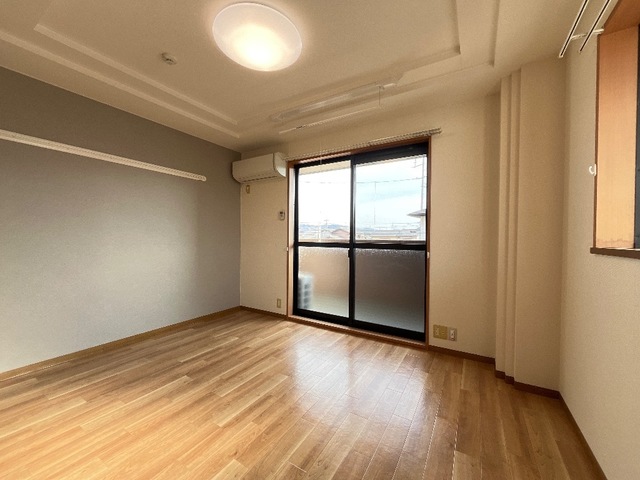 居室・リビング　室内