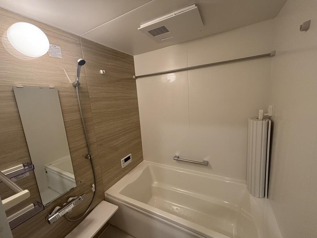 バス・シャワールーム　浴室暖房乾燥機有