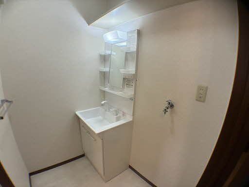 洗面設備　毎日使うものだからこそシンプルに。忙しい毎朝を迎えるように…