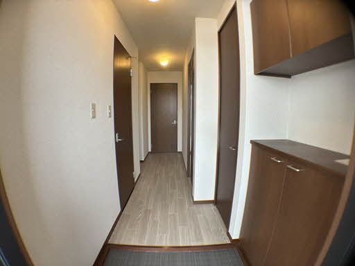 玄関　玄関ホールにはシューズボックスがあります。