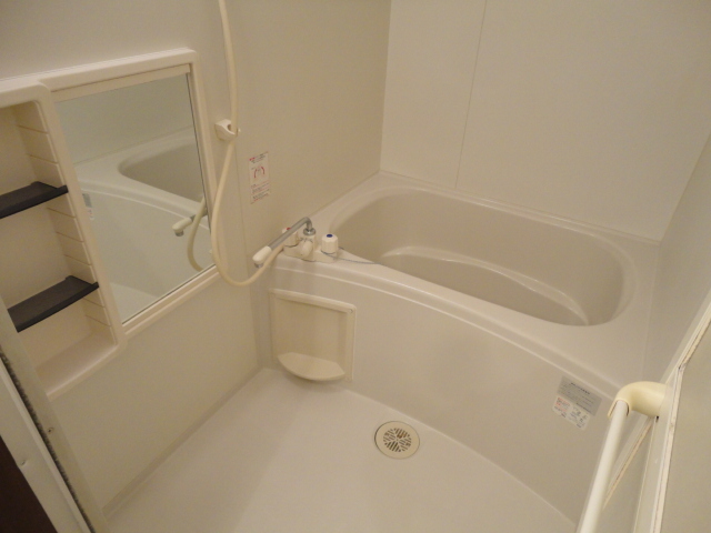 バス・シャワールーム　★洋室７．４帖の広々空間。積水ハウス施工！