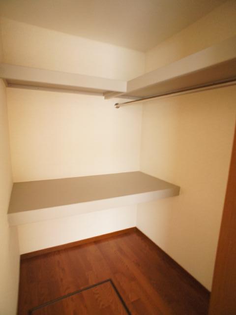 収納　ウォークインクロゼット付きで洋服多い方も安心です