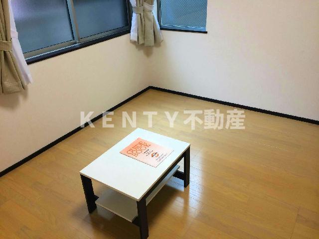 居室・リビング　こちらの居間で趣味の時間をお楽しみください