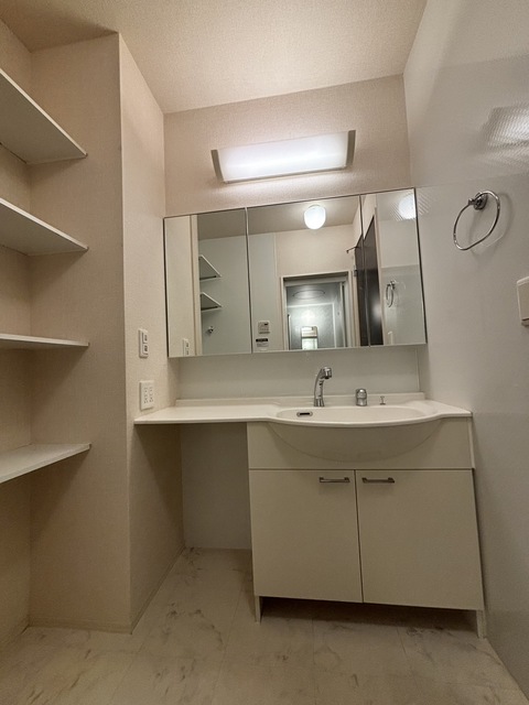 洗面設備　別部屋参考写真です