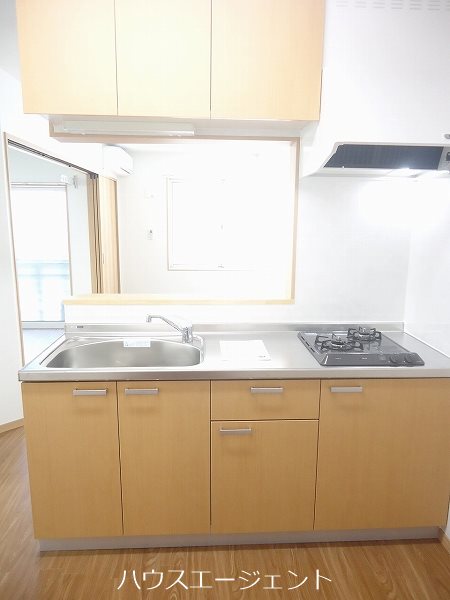 キッチン　２口システムキッチン!カウンター式なので、リビングの様子を見