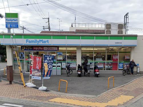 コンビニ　ファミリーマート尼崎貴布祢店（コンビニ）まで426m