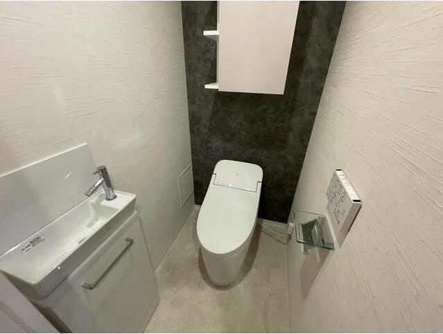 トイレ　落ち着いた色調のトイレです♪