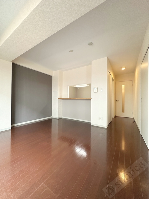 居室・リビング　アクセントクロスがオシャレを演出♪