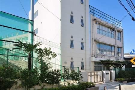 小学校　世田谷区立三宿小学校（小学校）まで305m