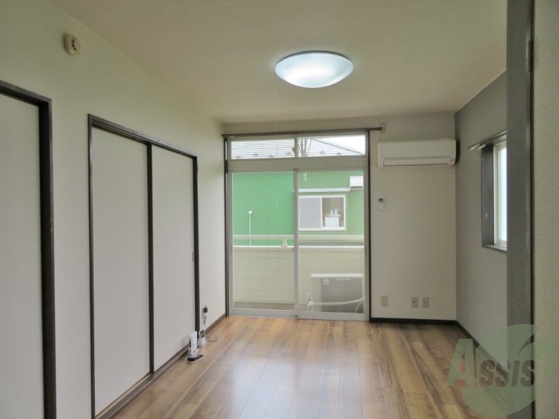 居室・リビング　陽当たりが良く、広々として過ごしやすそうです。