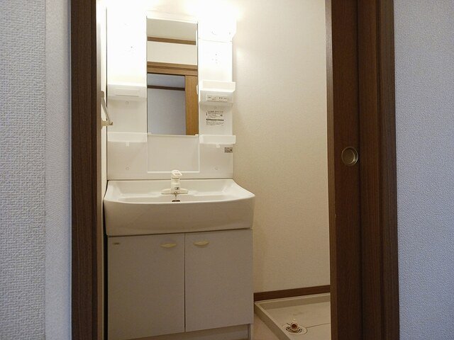 洗面設備　使いやすい洗面所です