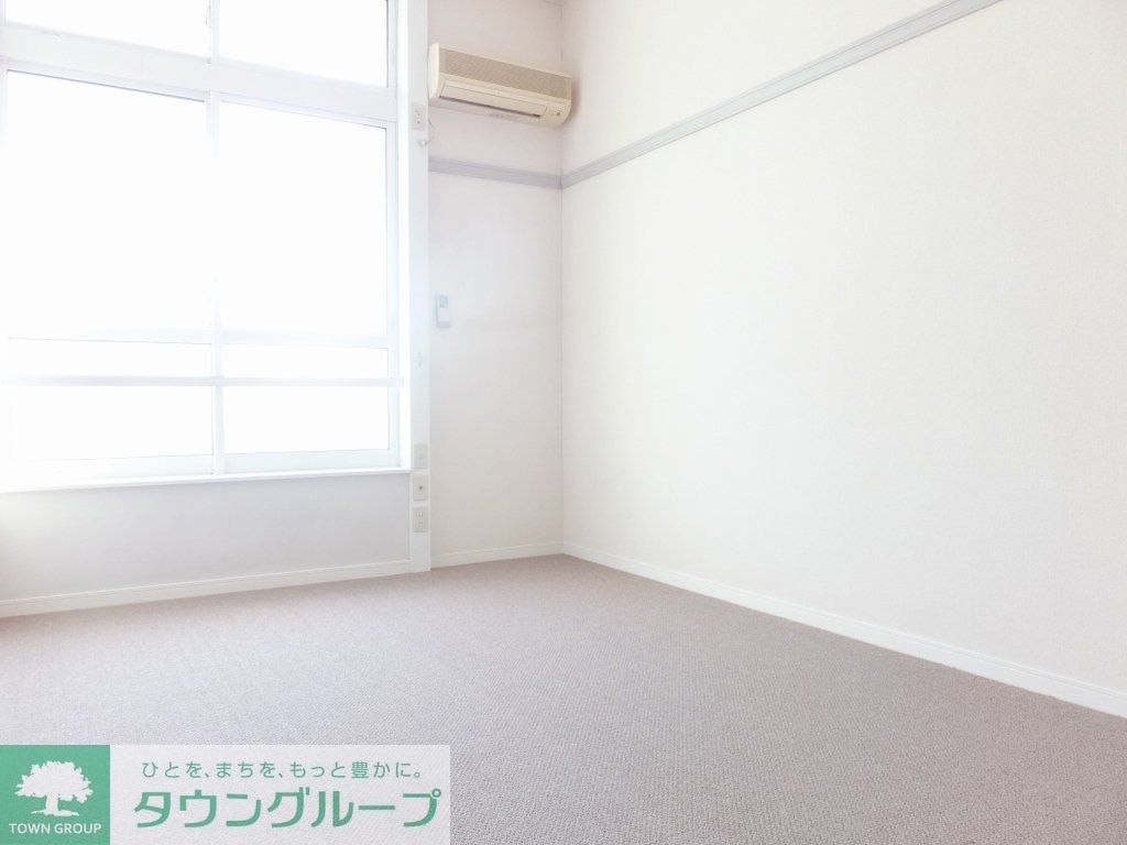 居室・リビング　家具・家電無しのお部屋です。