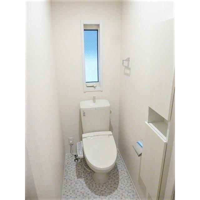 トイレ　温水洗浄便座。