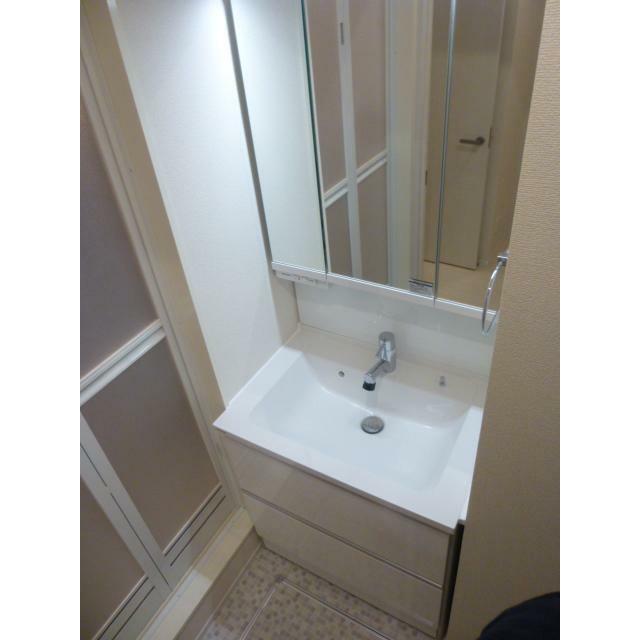 洗面設備　嬉しい独立洗面台付き。