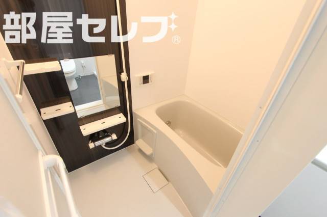 バス・シャワールーム　２０１号室の写真になります。