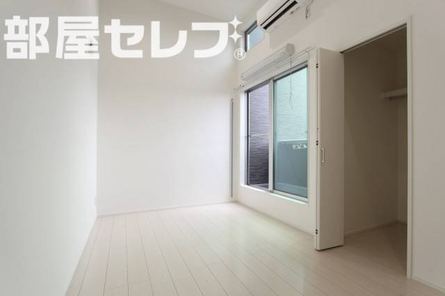 居室・リビング　２０１号室の写真になります。