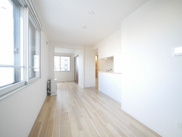 居室・リビング　白を基調としたシンプルなリビングです♪