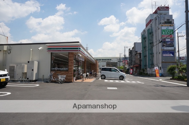 コンビニ　セブンイレブン（コンビニ）まで668m
