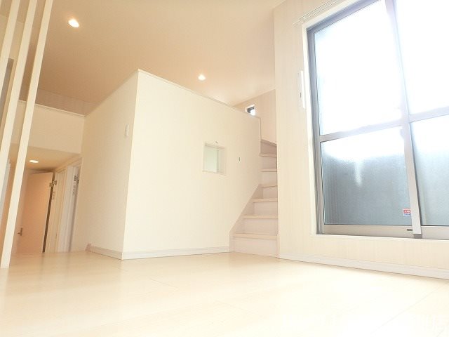 居室・リビング　同タイプの別のお部屋。現況を優先します。