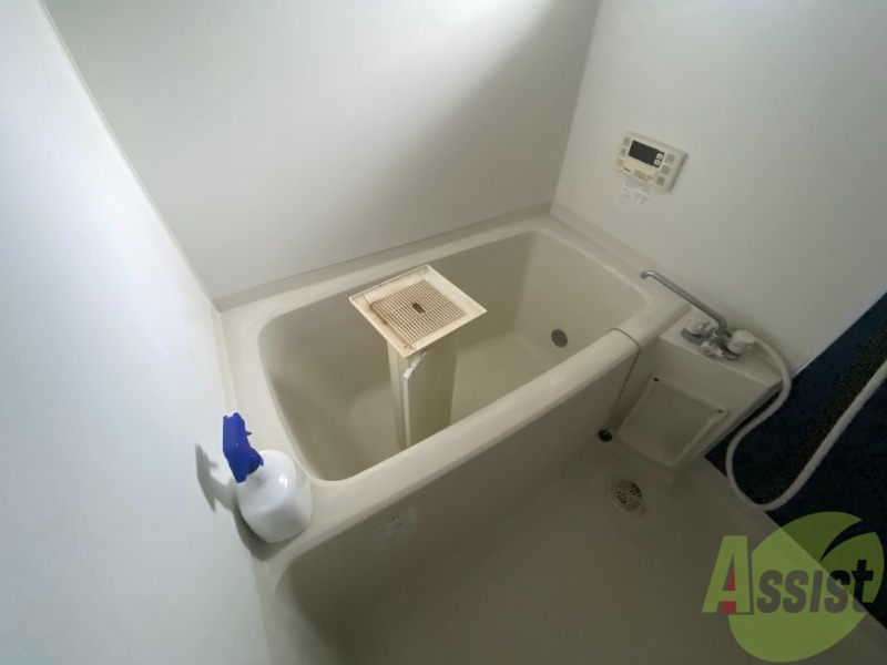 バス・シャワールーム　バスルームはゆったり浸かれる広さがあります。