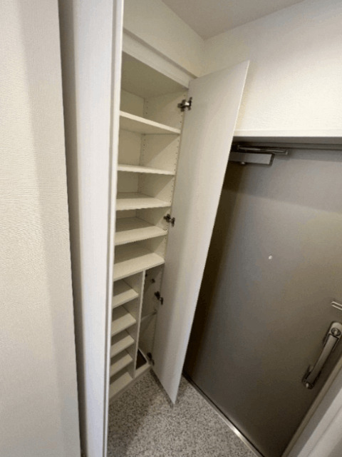 玄関　※別部屋参考写真