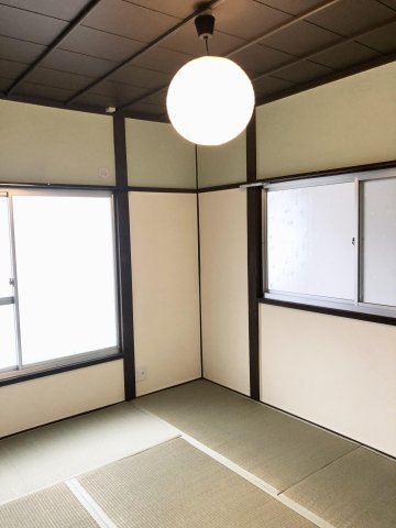 その他部屋・スペース　和室は落ち着いた色に塗装してもらいました。6帖×2部屋です。