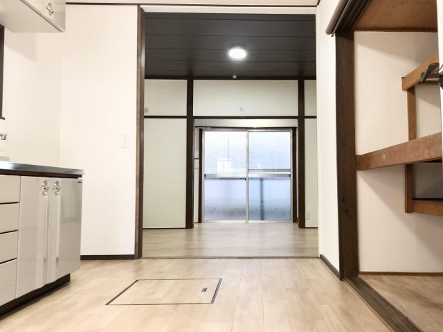 その他　キッチン側からLDKを見たところ。