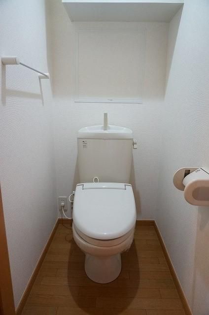 トイレ　※別号室参考写真です