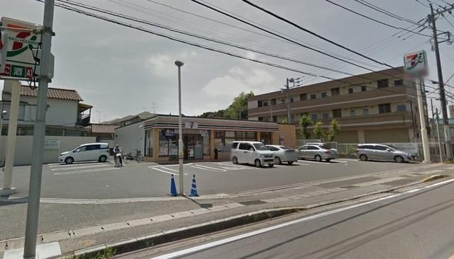 コンビニ　セブンイレブン（コンビニ）まで718m