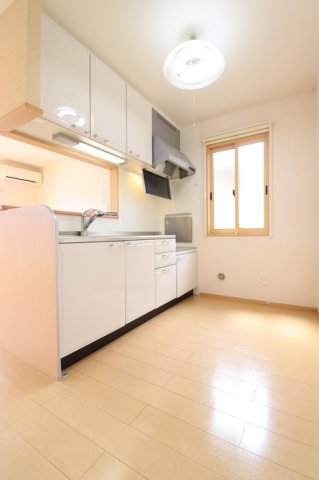 キッチン　ダイニングキッチン