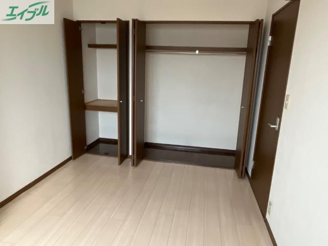 収納　北側洋室収納