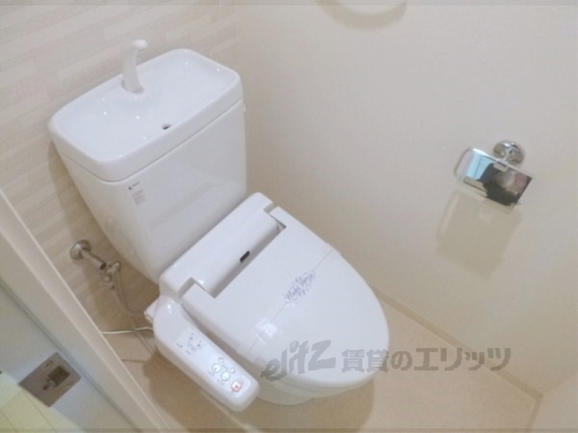 トイレ　ウォシュレット付です・