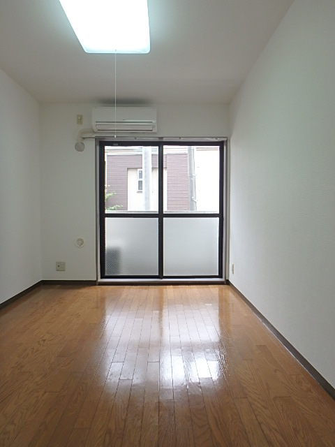 居室・リビング　使い勝手のいい洋室です