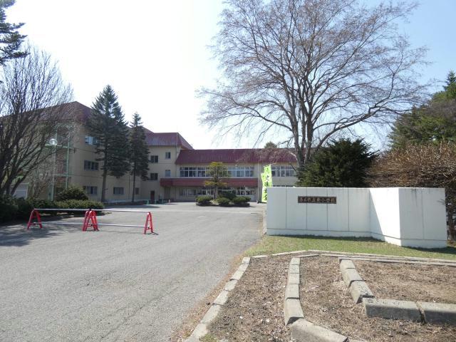 小学校　帯広市立東小学校（小学校）まで300m