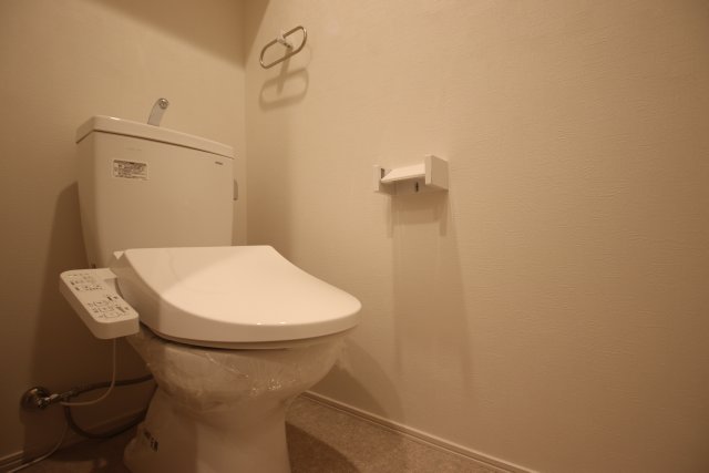 トイレ　※別号室の参考写真のため、現状優先です。