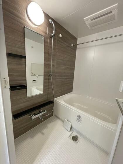 バス・シャワールーム　バストイレ別　　浴室乾燥機付き　　追い焚き機能付き