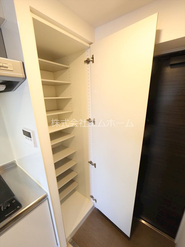 玄関　玄関　シューズボックス付（収納充実してます）