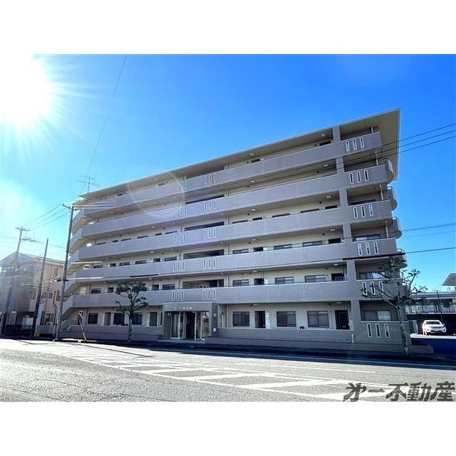 エントランス　建物外観