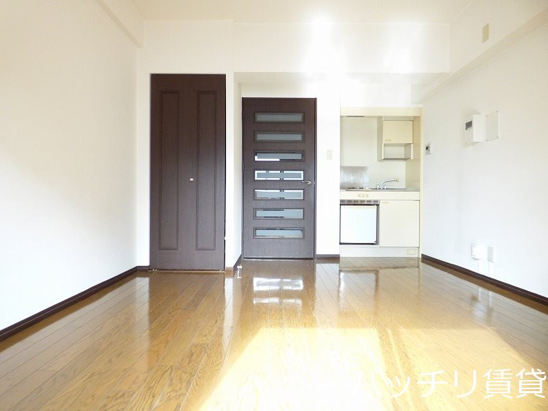 居室・リビング　別号室タイプの為、現状を優先致します。