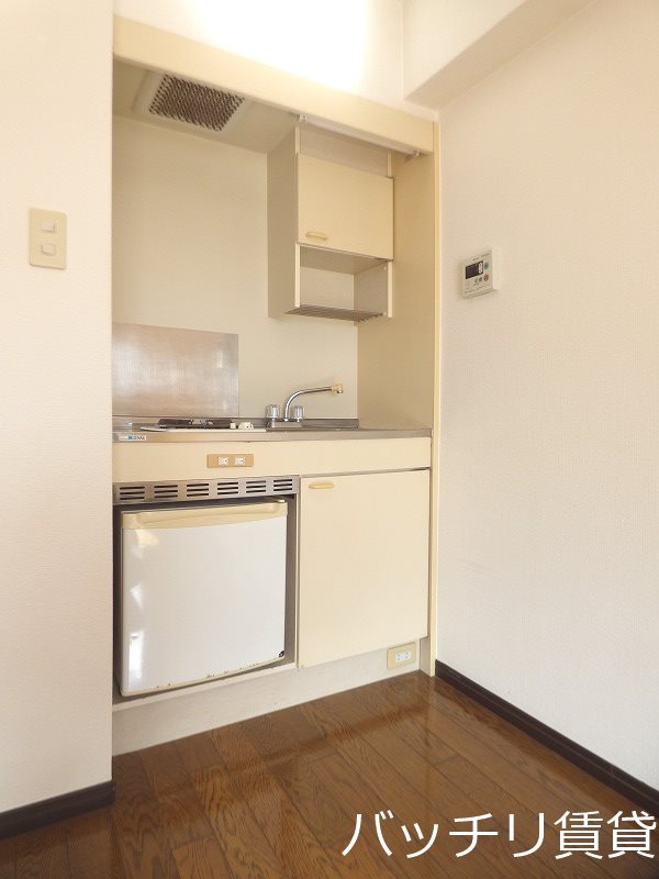 キッチン　別号室タイプの為、現状を優先致します。