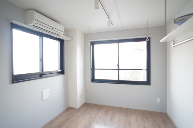 居室・リビング　洋室６．０畳・２０２１年１０月撮影