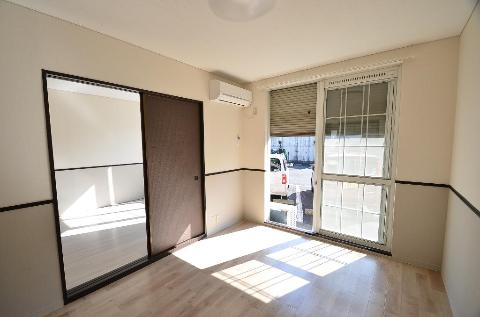 居室・リビング　室内